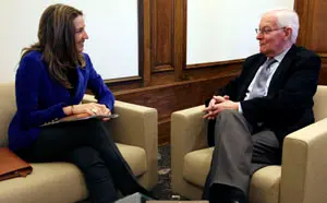 Alicia García y Víctor García de la Concha, durante el encuentro.