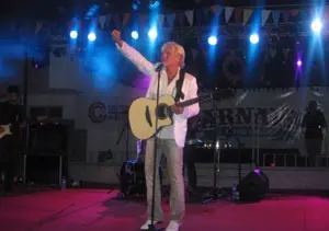 Un momento de la actuaci&oacute;n de Sergio Denis.