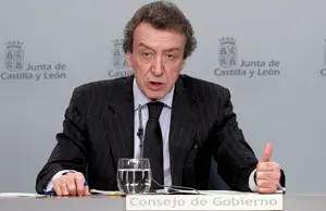 El consejero de la Presidencia y portavoz, José Antonio de Santiago-Juárez López, en la rueda de prensa posterior al Consejo de Gobierno.