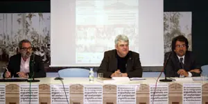 José C. Moya, Xosé M. Núñez Seixas y Alejandro E. Fernández, durante el debate posterior a la conferencia.
