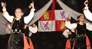 Un momento del baile de las alumnas del Instituto.