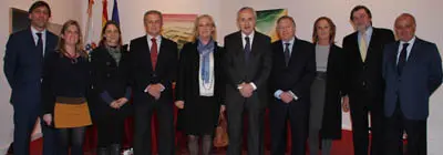 José Ramón Ónega -en el centro- y Luis Miguel Falcón -a su izda.-, durante el acto en la Casa de Galicia.