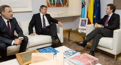 Roberto Varela, Carlos Pita y Núñez Feijóo, durante el encuentro. 