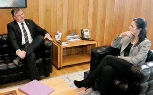 Pilar Rojo recibió a Carlos Pita en el Parlamento de Galicia. 