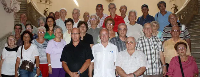 Santiago Camba posa con los presidentes de los centros gallegos de Cuba.