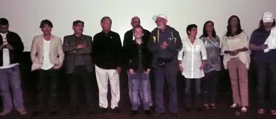 Parte del elenco y del equipo técnico, con el joven Gabriel mantilla al centro.