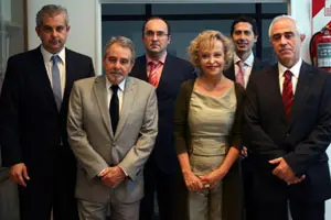 Miras posa junto a los delegados autonómicos y los responsables de la Consejería.