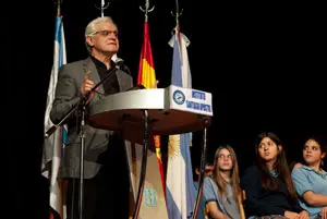 Un momento de la intervención de Freixanes en el Colegio Santiago Apóstol. 