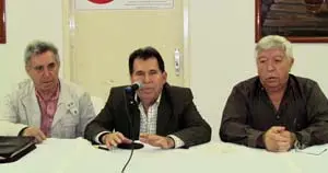 La Comisión Electoral, integrada por Digno García Estévez –centro–; Ángel Areán González –dcha.–; y Saúl Ferreiro Otero, durante la sesión.