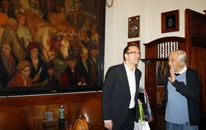 Anxo Lorenzo recorrió el Centro Gallego acompañado del vicepresidente del Instituto Argentino de Cultura Gallega, Raúl Expósito.