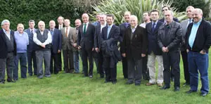 Santiago Camba, el pasado mes de diciembre, con los representantes de la Comisión Delegada del Consello de Comunidades, a los que dio a conocer el contenido de la Lei de Galeguidade.