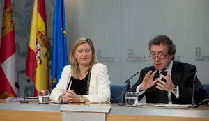  Pilar del Olmo y José Antonio de Santiago-Juárez, en la rueda de prensa posterior al Consejo de Gobierno.