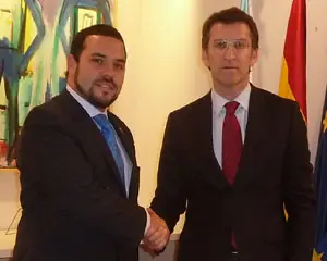  Santos Gastón Juan y Alberto Núñez Feijóo, durante su encuentro.