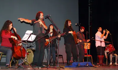  Actuación del grupo de música celta ‘Achaiva da ponte’.