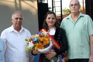 Rabanillo –a la izda.–, acompañado de Beatriz García y el presidente de la sociedad de Burgos.