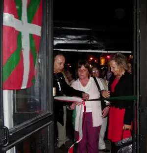 Momento del corte de la cinta inaugural.