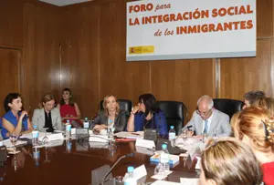 Marina del Corral, Sonia Rosario Zanabria y Aurelio Miras presidieron la reuni&oacute;n del Foro.