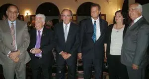 Jacinto Pérez Acosta, delegado del Gobierno canario; Luis Guillermo Pilonieta, presidente del Instituto Venezolano de la Cultura Hispánica; Juan Serrat, embajador de España; José Miguel Pérez Galindo, presidente HCV; Guillermina Hernández, exv