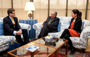 Markku Keinänen, Guillermo Echenique y Ainhoa Alday, durante el encuentro.