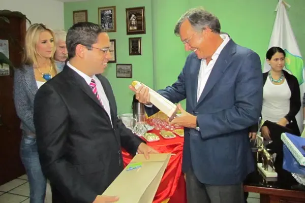 EMBAJADOR ESPA•A ANZOµTEGUI 2013 PORT 2