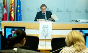 El consejero de la Presidencia y portavoz del gobierno asiste a la rueda de prensa posterior al Consejo de Gobierno.