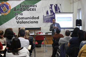 Exposición del Instituto Andaluz de la Juventud de manos de su director general Raul Perales....