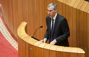 O conselleiro de Economía e Industria, Francisco Conde, comparece no Pleno do Parlamento. 
foto xoán crespo
08/04/14