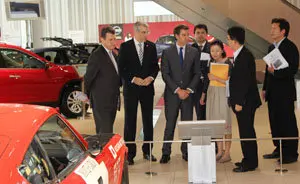 El titular de la Xunta visitó esta mañana las instalaciones de Nissan 3