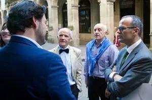 O conselleiro de Cultura, Educación e Ordenación Universitaria, Xesús Vázquez Abad, e o secretario xeral de Emigración, Antonio Rodríguez Miranda, asistirán á presentación do libro Viaxe sen retorno, de Manuel Mandianes. No Centro Cultural Fundación Novacaixagalicia (rúa do Vilar, 19).
foto xoán crespo
17/05/14