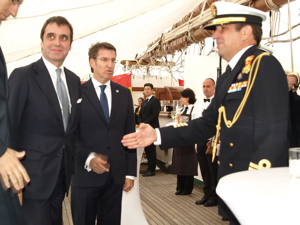 Embajador, presidente de la Xunta  y el capitán del buque.