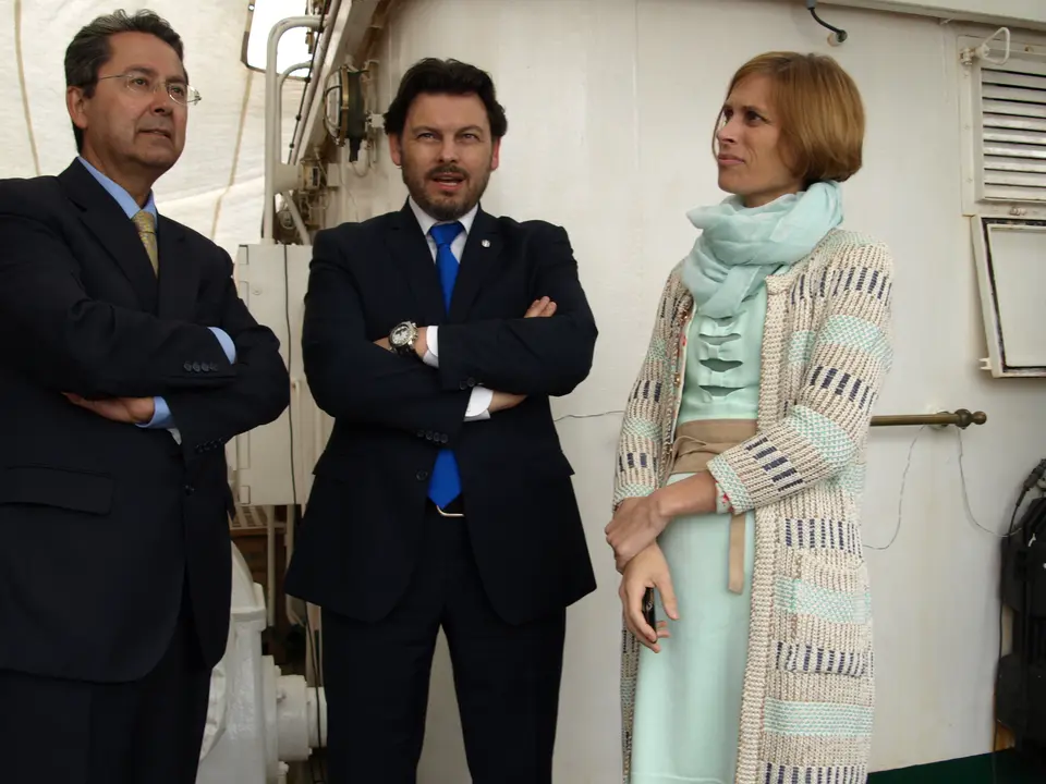 De Ida a dcha.Miguel Ángel Pérez, alcalde de O Grove, Rodriguez Miranda y Nava CastroP6234359