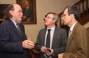 Díaz, Jiménez y Ortiz, departen instantes previos a la conferencia