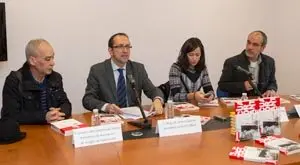 O secretario xeral de Cultura, Anxo Lorenzo, o presidente da Asociación de Amigos de Valle-Inclán, Joaquín del Valle-Inclán, e a deputada de Cultura de Pontevedra, Ana Isabel Vázquez, presentan os novos números de Cuadrante. Revista Semestral de Estudos Valleinclanianos e Históricos. A rolda de prensa será no Salón Teatro (Rúa Nova, 34) e tamén contará co director da revista, Francisco Charlín.
foto xoán crespo
13/01/15