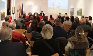 Un momento de la presentación del libro, con público