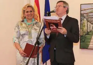 Belén F. Vigo y Ramón Jiménez en el acto de inauguración de la muestra