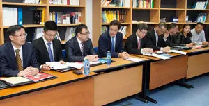 O director do Igape, Javier Aguilera, recibirá a unha delegación institucional china do condado de Ninghai. Na sala de cursos do Igape (San Lázaro s/n, soto).
foto xoán crespo
11/06/15