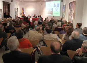 Más de un centenar de personas acudieron a la Casa al acto de presentación del libro editado por la Vieira