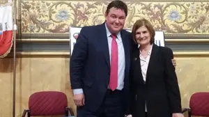 Fotos de la conferencia en la Casa de Cantabria en Lleida. Bernaldo Colsa con la presidenta de la Casa de Cantabria en Lérida, Maria Eugenia Fernández Puente