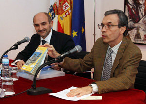 1. Alfredo del Campo y José Antonio Ortiz con el nuevo mapa 