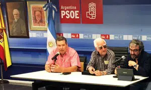 Acosta junto a dirigentes del partido