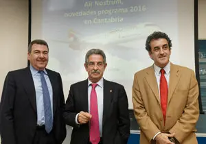 12:00 Sala de Prensa. El presidente de Cantabria, Miguel Ángel Revilla, acompañado por el consejero de Innovación, Industria, Turismo y Comercio, Francisco Martín, y el presidente de Air Nostrum, Carlos Bertomeu, presenta, en rueda de prensa, nuevas conexiones aéreas desde el aeropuerto Seve Ballesteros. 26 de enero de 2016 © Raúl Lucio