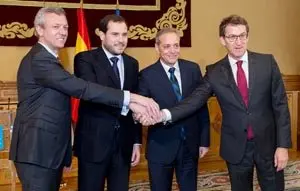 PAZO DE RAXOI
12,00 h.- O presidente da Xunta, Alberto Núñez Feijóo, reunirase cos alcaldes de Cerdedo, Silvestre José Balseiros, e de Cotobade, Jorge Cubela
foto xoán crespo
23/02/16