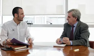 10:00 Despacho del consejero. El consejero de Presidencia y Justicia, Rafael de la Sierra, se reúne con el director de la Fundación +34, Javier Casado. 23 de marzo de 2016 © Raúl Lucio