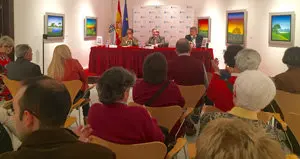 3. Los intervinientes con parte del público que asistió a la presentación del libro AGORA XA FOI de Vicente Araguas