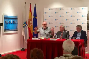 3. El conferenciante, Miguel Anxo Seixas Seoane, muy expresivo, en plena exposición de sus palabras 