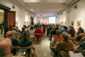 Más de 150 personas acudieron a la Casa. Además de la sala A (en la inmagen) fue preciso habilitar la Sala L para ampliar el aforo