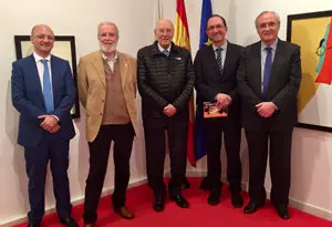 1. De izquierda a d. Antonio G. Millán, Siro, el pte. del Consejo de Estado José Manuel Romay, Anzo Lorenzo y el delegado de la Xunta en Madrid, José Ramón Ónega
