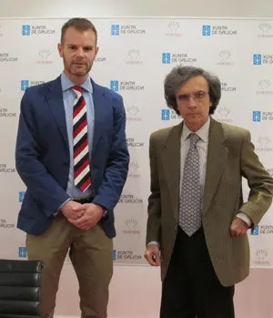 Manuel Carbajo, jefe de Cartografía Temática del Inst. Geográfico Nacional, y José Antonio Ortíz, pte. de la Asociación de Amigos de los Caminos de Santiago de Madrid