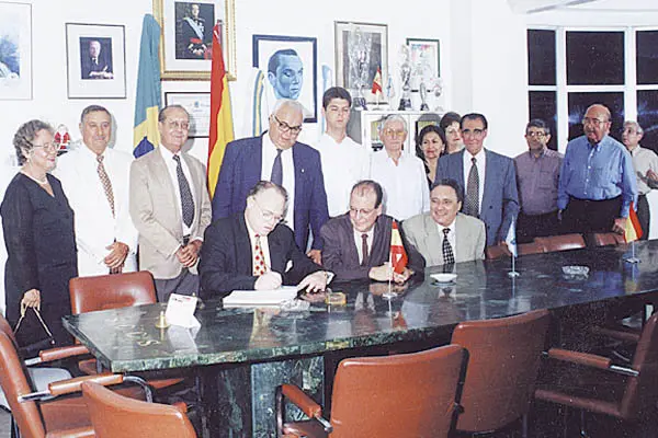 Inaugura biblioteca con su nombre en Salvador de Bahia