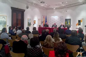 Más de medio centenar de personas acudieron a la presentación de la novela del dr. Neira Pampín